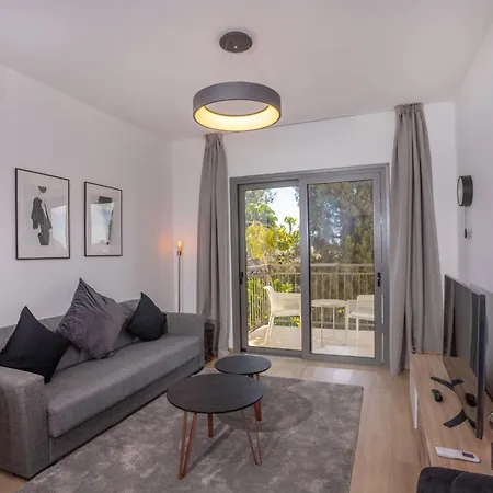 Crown Hall Apartamento *