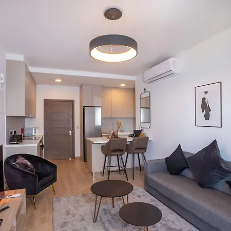 Crown Hall Апартаменты Лимасол