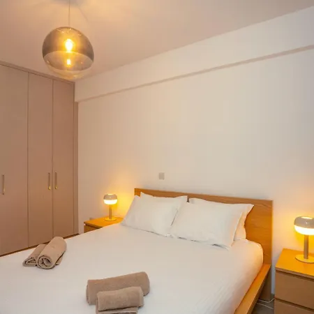 Crown Hall Apartment *