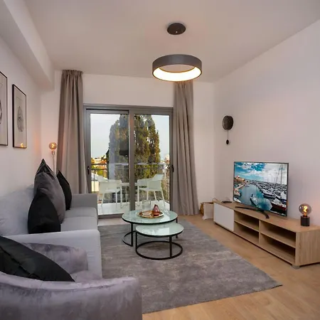 Апартаменты Crown Hall *