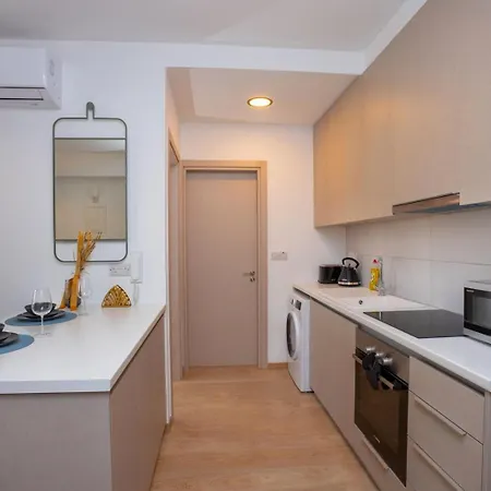 Crown Hall Апартаменты Лимасол